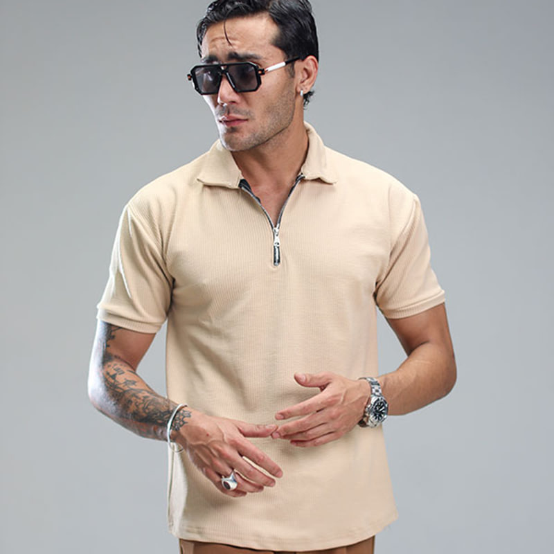 تیشرت مردانه یقه زیپ دار نسکافه ای مدل Arban