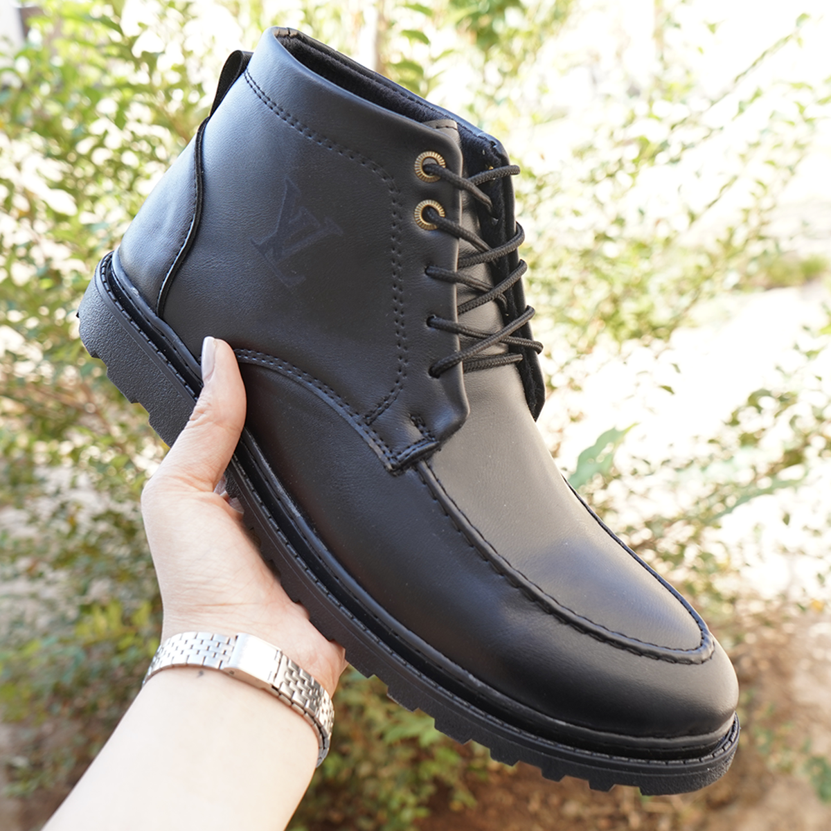 نیم بوت مردانه LV مشکی مدل Roni